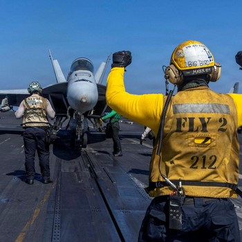 Potret AS Pamerkan Kekuatan Serang Iran, Dunia Khawatir Pecah PD 3