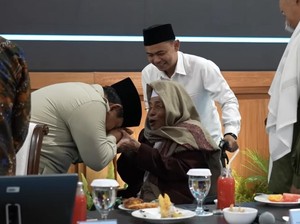Momen Prabowo Salami hingga Cium Tangan Kiai Saat Bukber di Istana