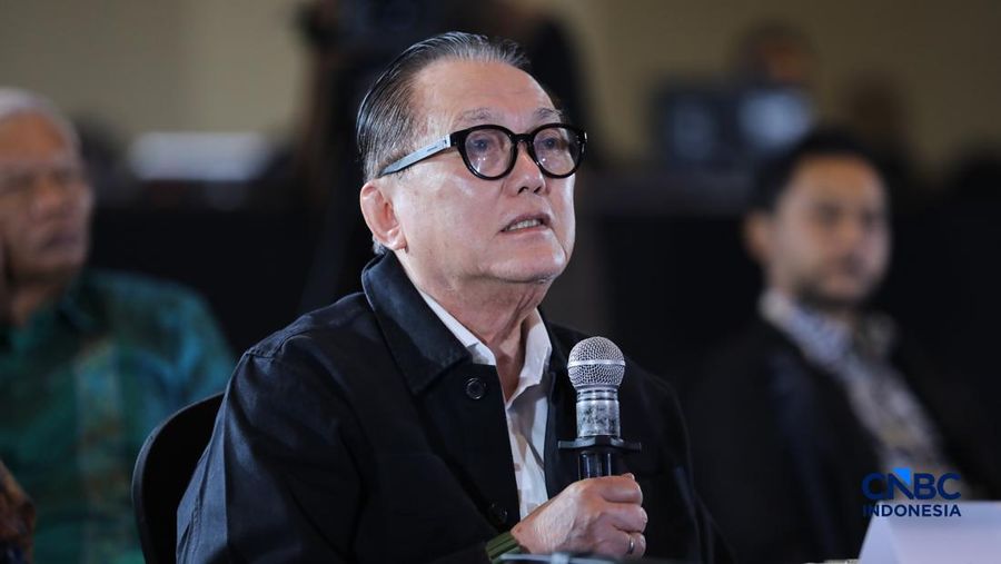 Chairman Indonesia Mining Institute, Irwandy Arif saat menyampaikan pemaparan dalam dalam Mining Forum 2026 di Menara Bank Mega, Jakarta, Kamis (6/3/2026). (CNBC Indonesia/Tri Susilo)