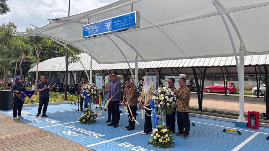 Dirut PLN Darmawan Prasodjo resmikan SPKLU di Kementerian Perdagangan