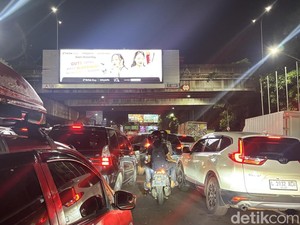 Macet Horor di Bundaran Waru Surabaya Mengular hingga Gedangan Sidoarjo