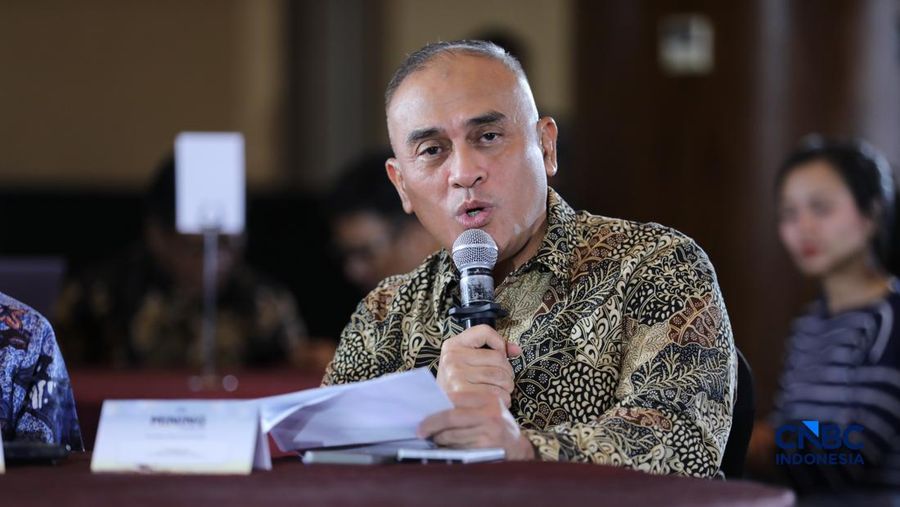 Ketua Perhimpunan Ahli Pertambangan Indonesia (PERHAPI), Sudirman Widhy saat menyampaikan pemaparan dalam dalam Mining Forum 2026 di Menara Bank Mega, Jakarta, Kamis (6/3/2026). (CNBC Indonesia/Tri Susilo)
