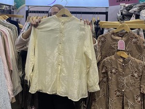 Baju Lebaran 2026 Lagi Tren Warna Butter Yellow, Tertarik Coba?