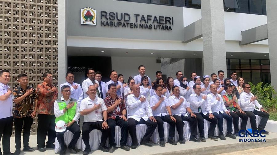 Menteri Kesehatan Budi Gunadi Sadikin dalam kunjungan kerja ke RSUD Tafaeri, Kabupaten Nias Utara, Provinsi Sumatra Utara, Jumat (6/3/2026). (CNBC Indonesia/Fergi Nadira)