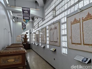 Jejak Seni dalam Lembar Suci: Mushaf Sundawi di Masjid Pusdai