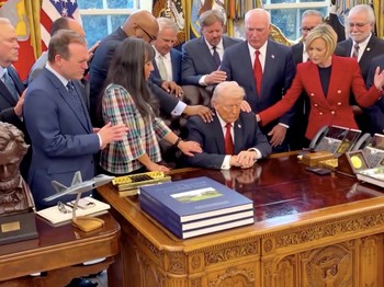 Perang Iran Tusuk Trump dari Belakang, Bisa Lengser di Kursi Presiden?