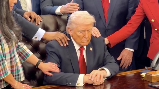 Trump Minta Iran Menyerah Total, Janji Selamatkan dari Kehancuran