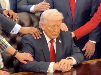 Trump Minta Iran Menyerah Total, Janji Selamatkan dari Kehancuran