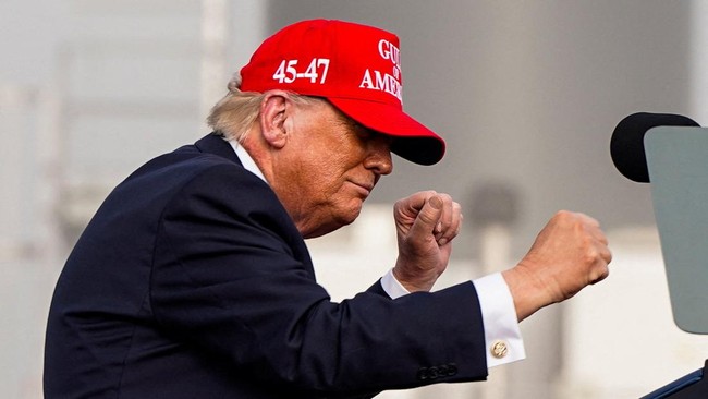 Trump Gelap Mata, Ogah Negosiasi-Perang Kelar jika Pemimpin Iran Habis