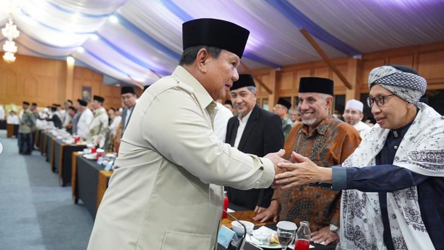 Presiden melangsungkan silaturahmi bersama para kiai dan tokoh organisasi kemasyarakatan Islam, sekaligus berdiskusi mengenai dinamika geopolitik saat ini.
