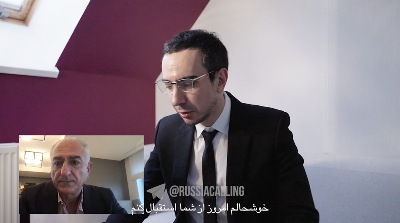 Putra Shah terakhir Iran yang diasingkan, Reza Pahlavi, menjadi korban prank dalam panggilan video yang dilakukan oleh duo komedian Rusia Vladimir Kuznetsov dan Aleksei Stoliarov. (Tangkapan Layar Video Rumble/Vovan & Lexus)