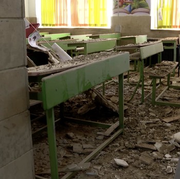 Potret Pilu Ruang Kelas SD Dibom AS-Israel, Banyak Gambar Anak-Anak