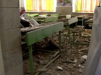 Potret Pilu Ruang Kelas SD Dibom AS-Israel, Banyak Gambar Anak-Anak