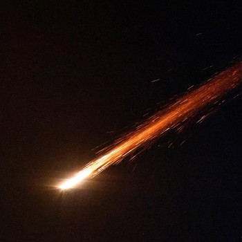 Penampakan Rudal Iran Serbu Israel bak Hujan Meteor