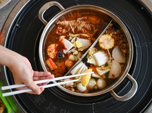 Fenomena Muslim Buka Puasa di Resto Jual Menu Babi, Memang Boleh?