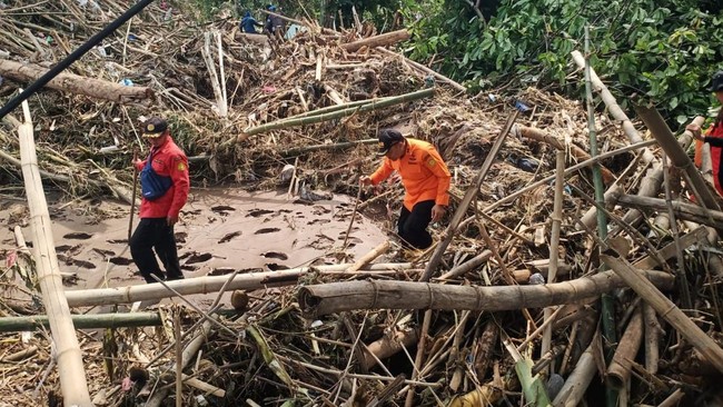Detik-Detik Pencarian Korban Banjir Bandang di Buleleng-Bali, 2 Tewas