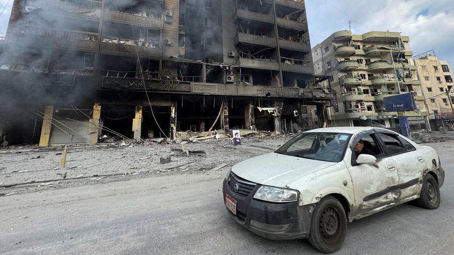 Kerusakan akibat serangan Israel di pinggiran selatan Beirut, Lebanon, Sabtu (7/3/2026). (REUTERS/Stringer))