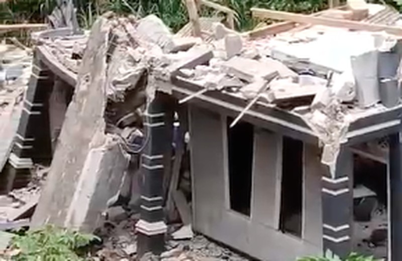 Lebih dari 100 Rumah Rusak Akibat Gerakan Tanah di Bantargadung Sukabumi, Ratusan Jiwa Mengungsi. (Dok. BNPB)