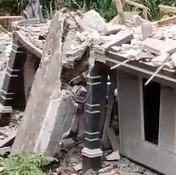 Tembok Rumah Pecah-Hancur Rata Tanah Dihantam Musibah Pergerakan Tanah