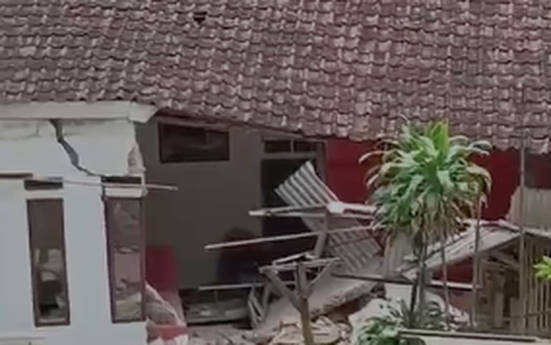 Lebih dari 100 Rumah Rusak Akibat Gerakan Tanah di Bantargadung Sukabumi, Ratusan Jiwa Mengungsi. (Dok. BNPB)