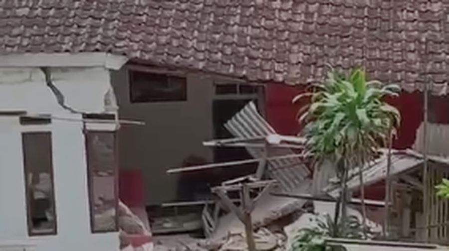Lebih dari 100 Rumah Rusak Akibat Gerakan Tanah di Bantargadung Sukabumi, Ratusan Jiwa Mengungsi. (Dok. BNPB)