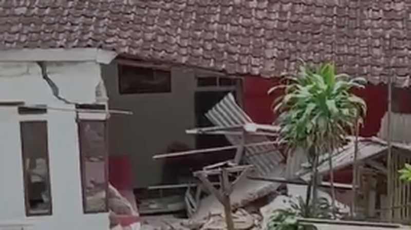 Lebih dari 100 Rumah Rusak Akibat Gerakan Tanah di Bantargadung Sukabumi, Ratusan Jiwa Mengungsi. (Dok. BNPB)