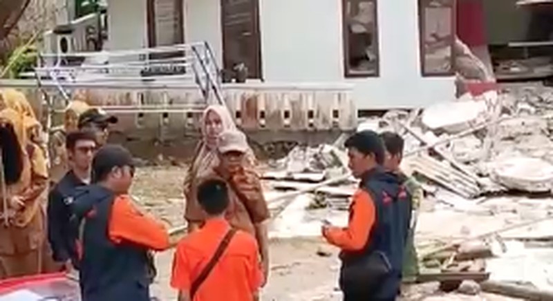 Lebih dari 100 Rumah Rusak Akibat Gerakan Tanah di Bantargadung Sukabumi, Ratusan Jiwa Mengungsi. (Dok. BNPB)