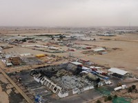 Foto udara menunjukkan kerusakan di kompleks perkantoran dan gudang yang digunakan oleh perusahaan AS Halliburton setelah serangan drone di Basra, Irak, Sabtu (7/3/2026). (REUTERS/Essam Al-Sudani)