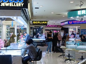 Harap-harap Cemas Pedagang Emas Cikini Menanti Pembeli Jelang Lebaran
