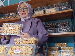 Primadona Lebaran, Kue Kering Mawar Jadul di Kota Blitar Jadi Incaran