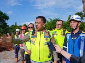 Kakorlantas Tinjau Tol Japek II Selatan, Pastikan Pekerjaan di KM 13 Rampung 2-3 Hari