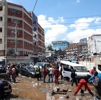 Potret Banjir Bandang Usai Hujan Dahsyat, Puluhan Tewas-Bandara Lumpuh