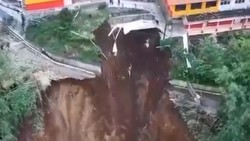 Tebing 30 Meter di Cilibur Brebes Longsor, Bangunan Sekolah Hilang