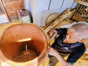 Video: Kisah Tukang Servis Bedug di Ponorogo Ramai Order Jelang Lebaran