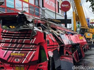 Bus Pariwisata Terbalik di Samarinda, Diduga Gegara Rem Blong