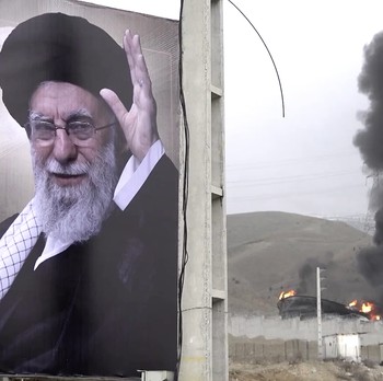 Potret Israel Bombardir Depot BBM Iran, Asap Hitam Selimuti Teheran