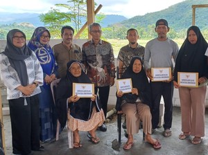 Gubernur Sulsel Salurkan Bantuan Rp 60 Juta untuk Korban Kebakaran di Luwu