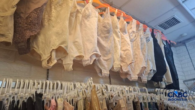 Lingerie Eks Korsel-Jepang Marak di Pasar Senen, Harganya Tak Terduga