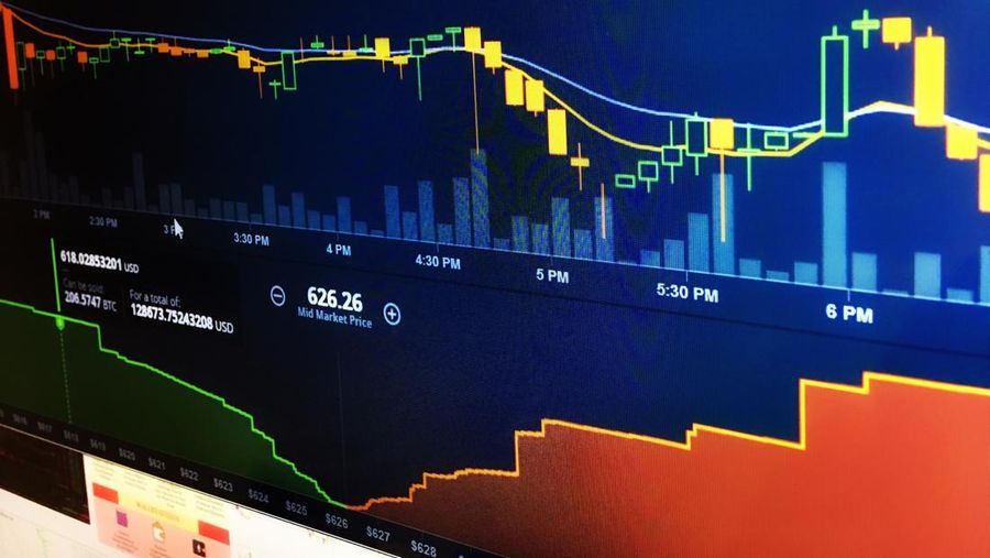 IHSG turun 1,62% ke 7.585,69. Sektor industri tertekan, sementara saham TPIA dan BREN menguat akhir pekan lalu.