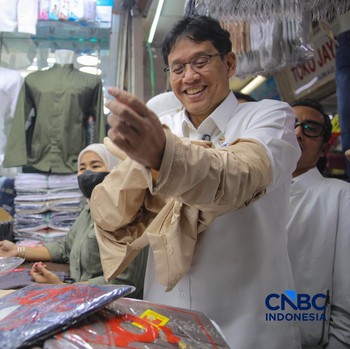 Momen Purbaya Desak-Desakan di Pasar Tanah Abang