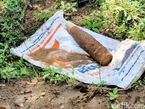 Video: Dikira Besi Tua, Warga Ponorogo Bawa Pulang Mortir dari Tepi Sungai