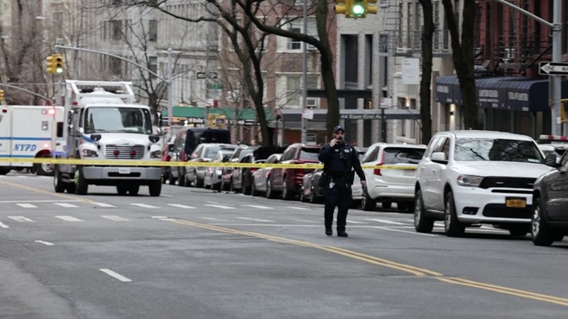 Polisi menyatakan bahwa sebuah alat peledak rakitan yang dilemparkan di dekat demonstrasi anti-Islam di luar kediaman resmi Wali Kota New. (Tangkapan Layar Video AFP/AFPTV/Charly TRIBALLEAU)