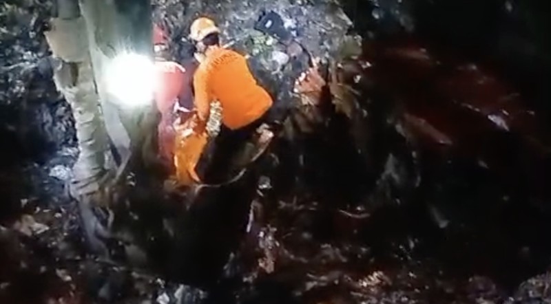 Longsor gunungan sampah setinggi 50 meter di Zona IV TPST Bantar Gebang, Bekasi, Minggu, (8/3/2026). (Dok. Kemenlh)