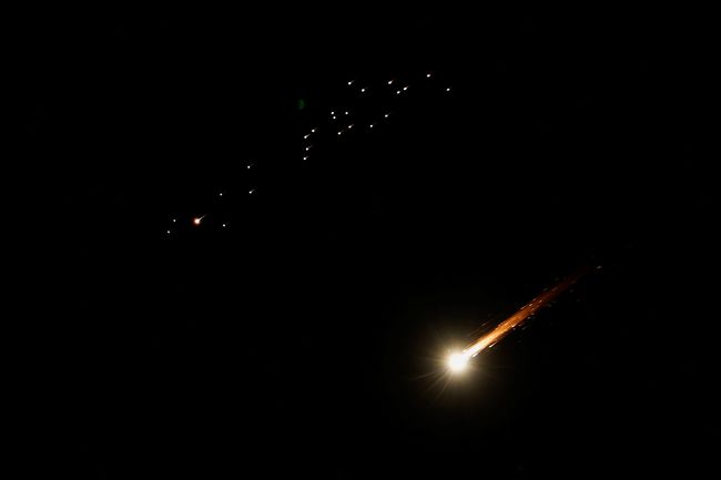 Penampakan Rudal Iran VS Israel Saling Serang di Langit Tel Aviv