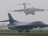 Awas Perang Arab Makin Gila, Bomber AS 'Keroyok' Iran dari Inggris