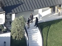 Potret Rumah Rihanna Dijaga Usai Ditembaki, Peluru Tembus Dinding