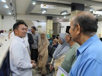 Komisaris Independen TASPEN Tinjau Langsung Penyerahan THR di Makassar