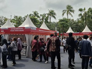 Warga Borong Mukena di Bazar Ramadan Balkot Jakarta: Di Sini Lebih Murah
