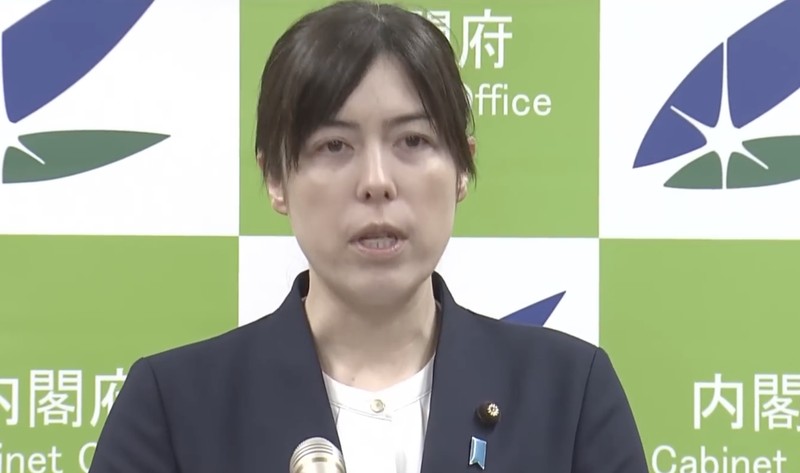 Menteri Keamanan Ekonomi Jepang, Kimi Onoda, menjadi sorotan publik setelah terekam berlari menuju rapat kabinet pada Jumat (6/3/2026). (Tangkapan Layar Youtube)