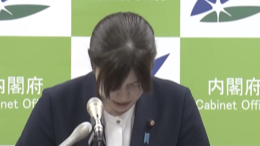 Menteri Keamanan Ekonomi Jepang, Kimi Onoda, menjadi sorotan publik setelah terekam berlari menuju rapat kabinet pada Jumat (6/3/2026). (Tangkapan Layar Youtube)